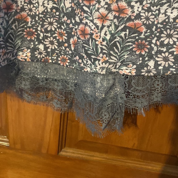Grey/ flower print lace trim tunic - Picture 2 of 5